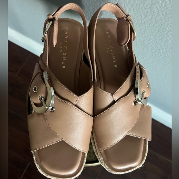 Marc Fisher LTD Renda Slingback Platform Sandal - Picture 9 of 12